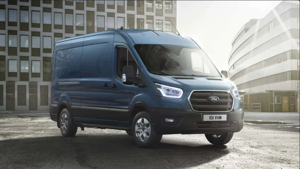 Nuovo Ford Transit 2024: Efficienza, Tecnologia e Versatilità al Top